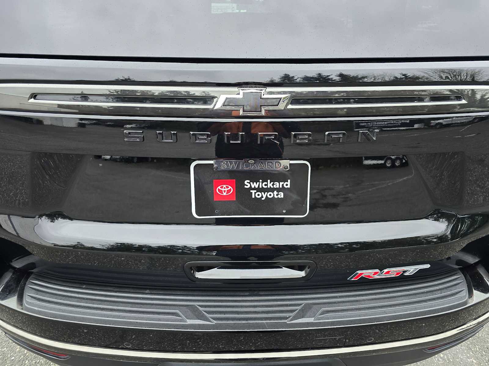 Used 2021 Chevrolet Suburban RST w/ Rear Media and Nav Package image 13