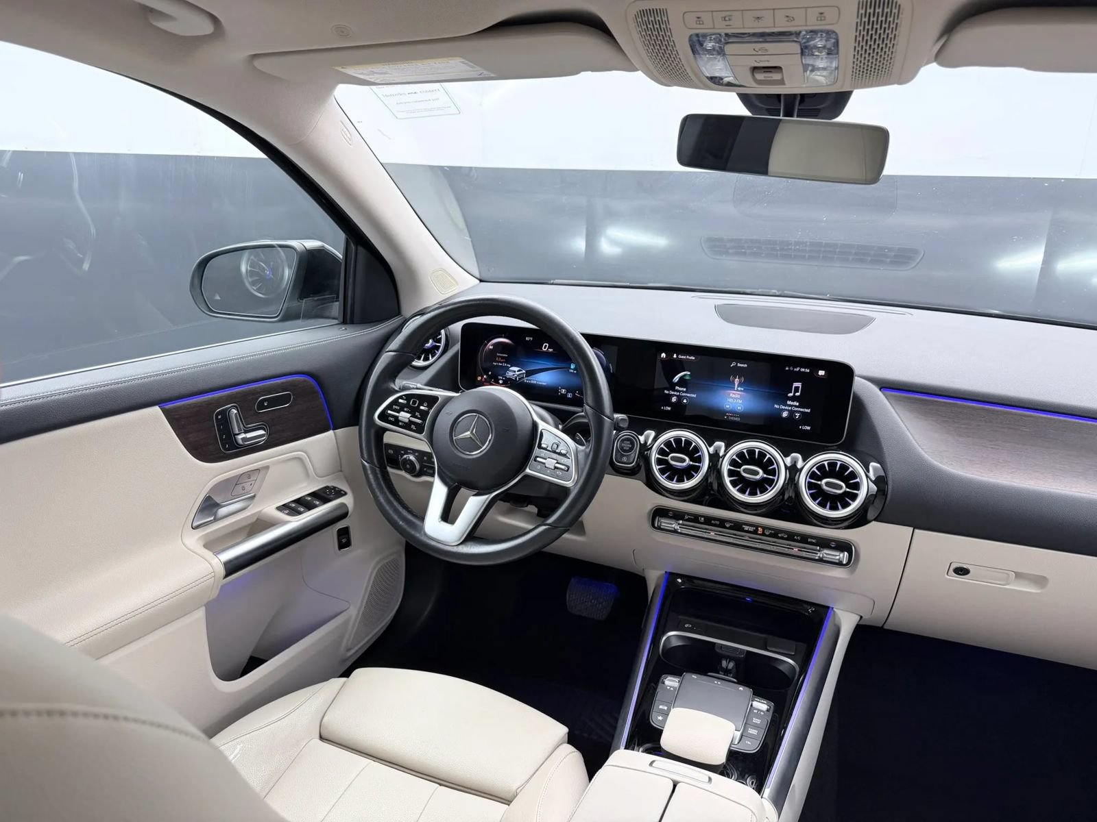 Used 2021 Mercedes-Benz GLA 250 4MATIC w/ Premium Package image 11