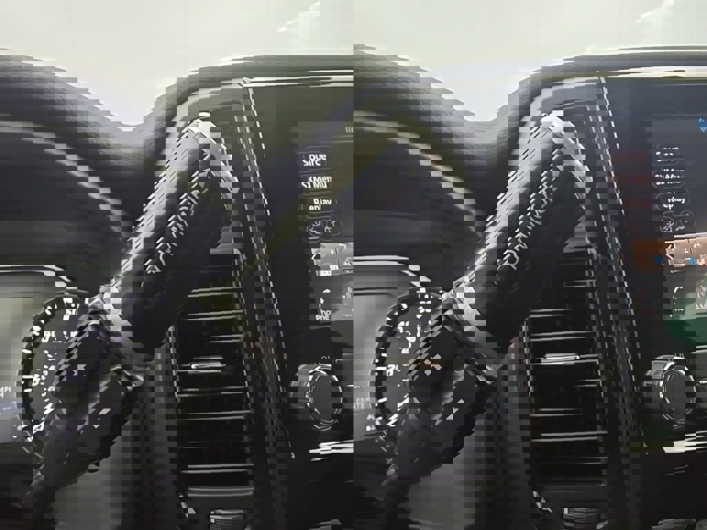 Used 2024 Nissan Titan SV w/ SV Bronze Edition Package image 25