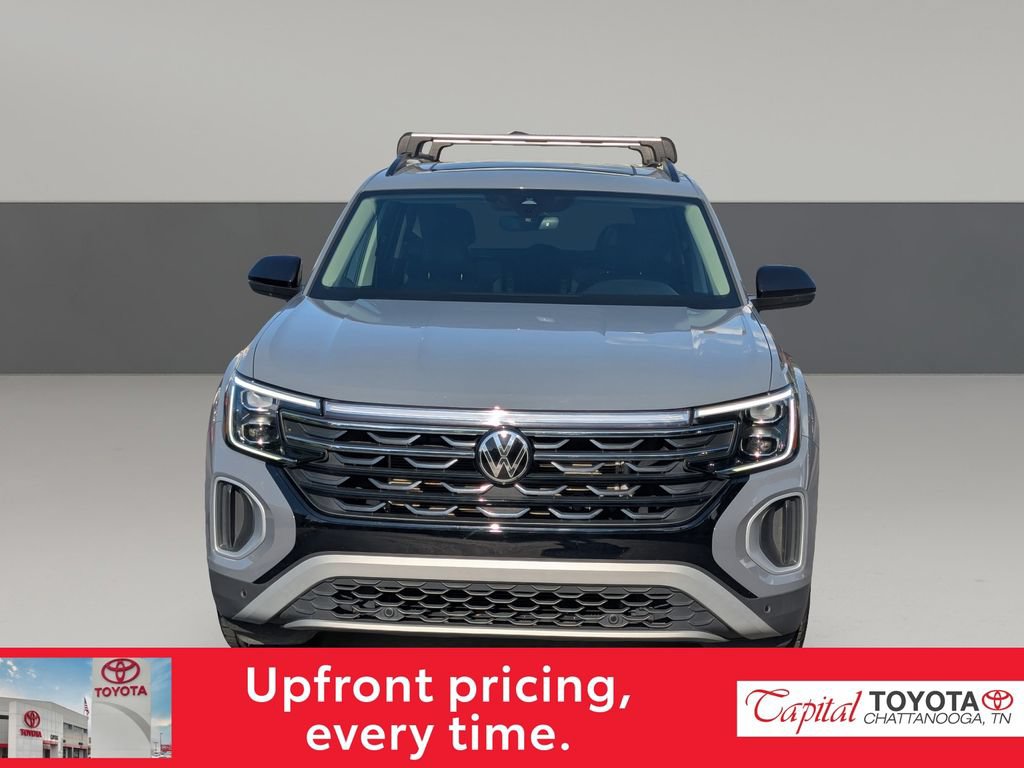 Used 2024 Volkswagen Atlas Peak Edition SE AWD/4WD image 4