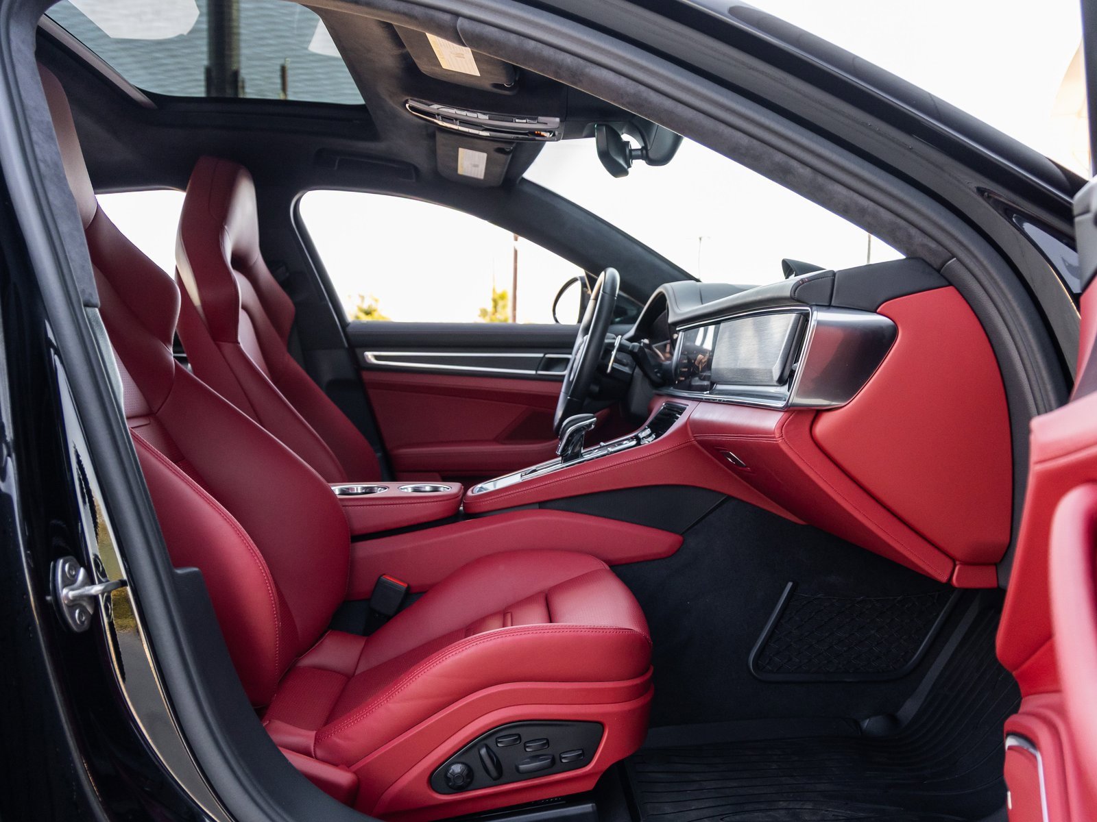 Used 2023 Porsche Panamera GTS image 40