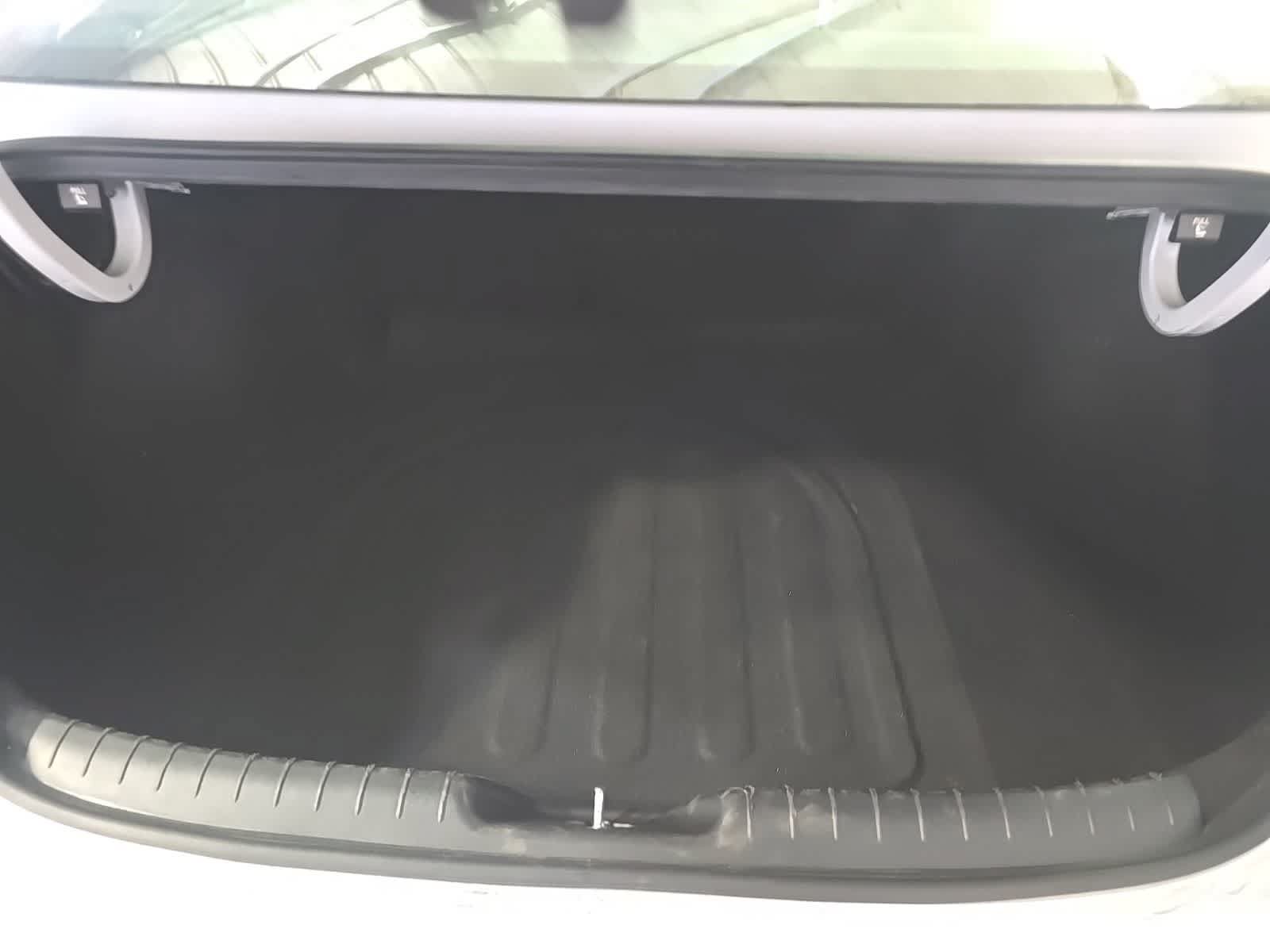 Used 2025 Hyundai Elantra Limited FWD image 15