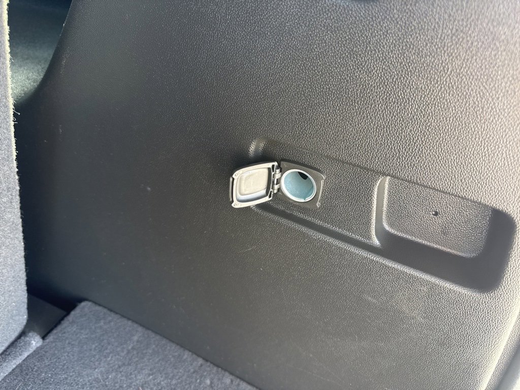 Used 2023 GMC Acadia SLE w/ Driver Convenience Package image 13