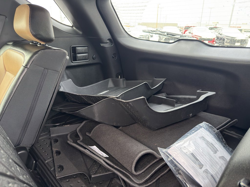 Used 2024 Chevrolet Equinox Premier image 39