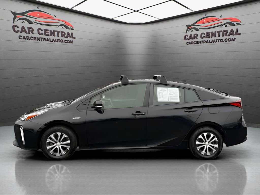 Used 2020 Toyota Prius LE image 2