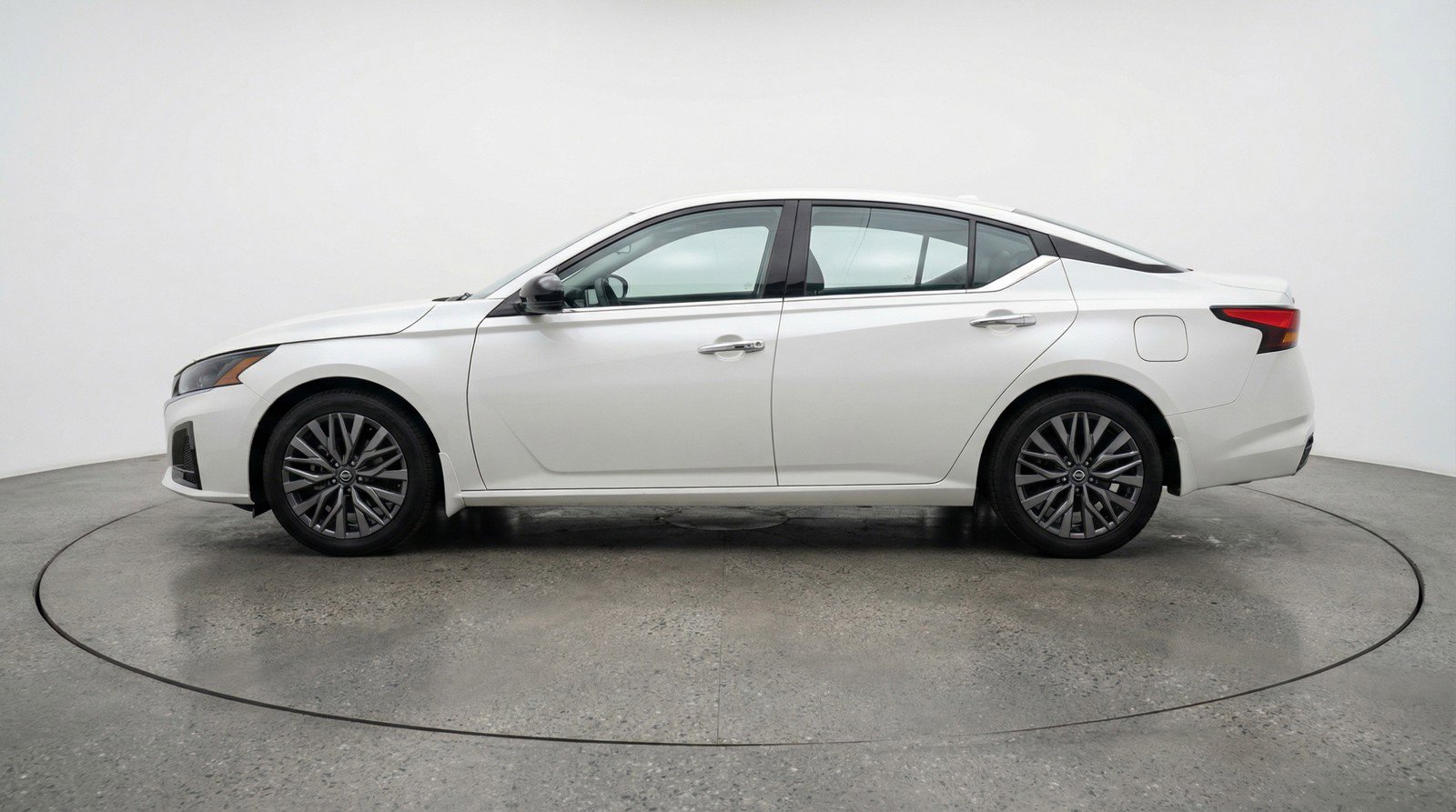 Used 2025 Nissan Altima 2.5 SV image 5
