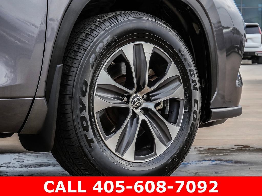 Used 2021 Toyota Highlander XLE AWD/4WD image 9