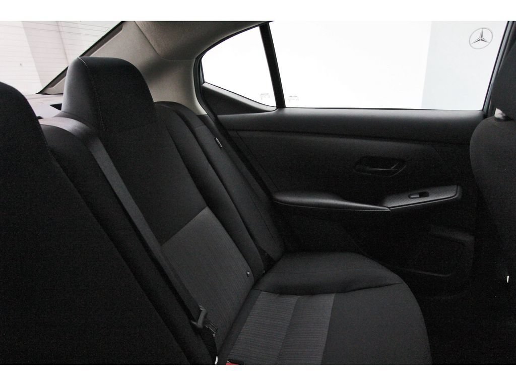 Used 2025 Nissan Sentra SV FWD image 10