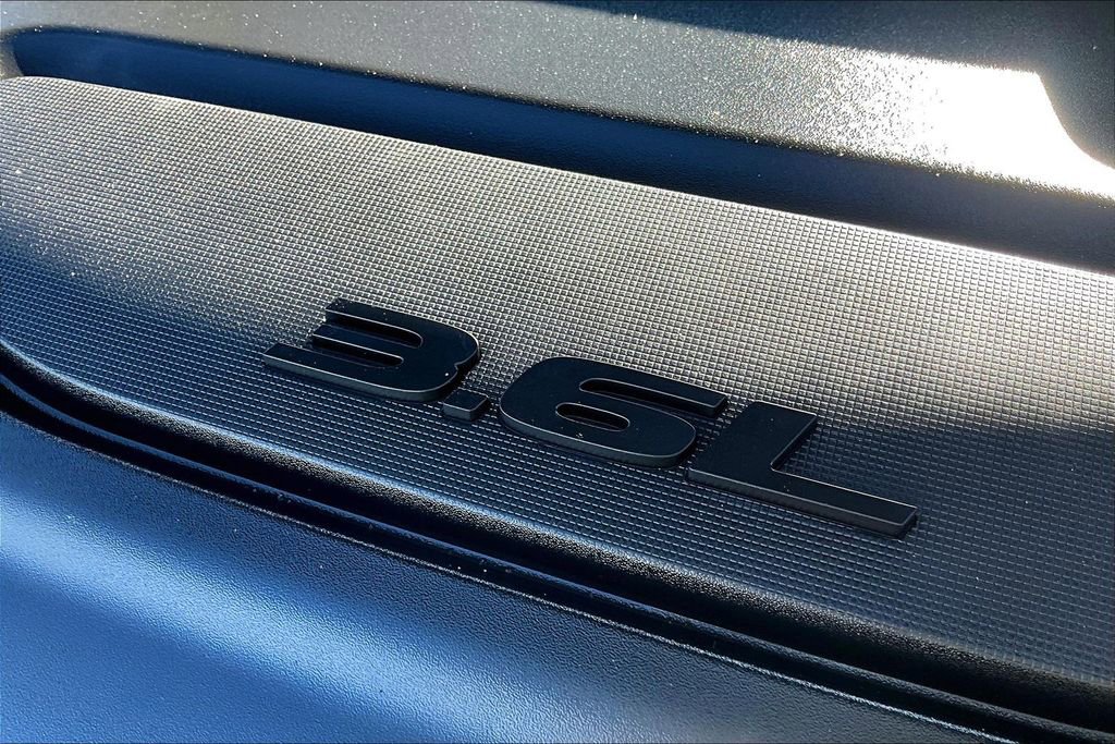 Used 2024 Chrysler Pacifica Touring-L image 31