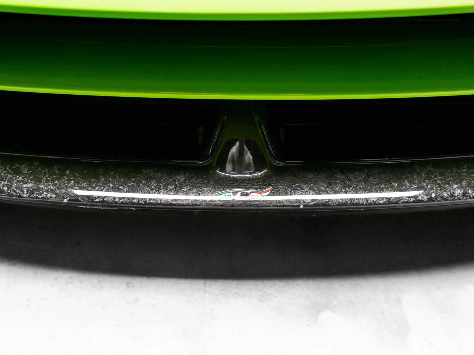 Used 2018 Lamborghini Huracan Performante AWD/4WD image 25