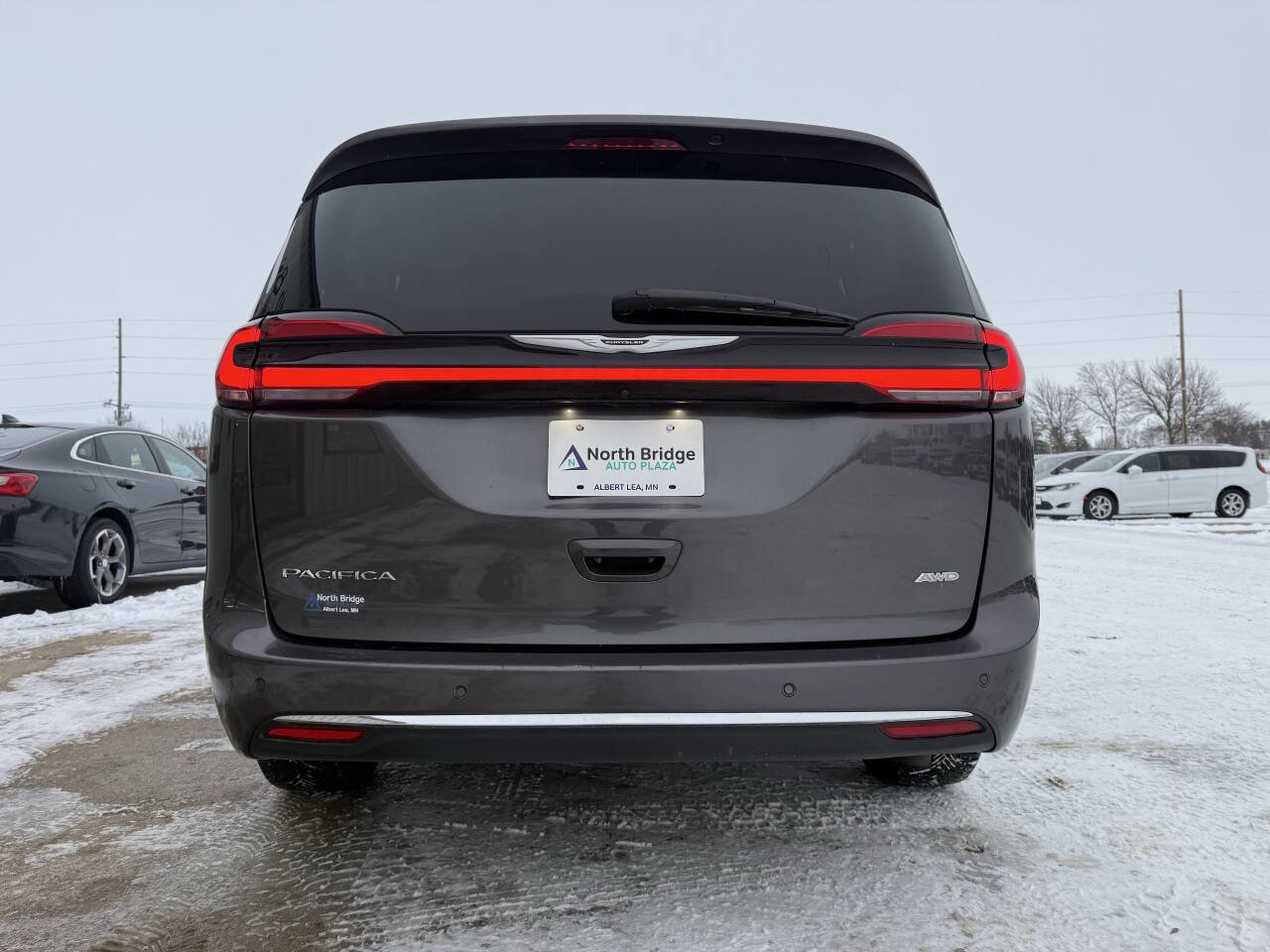 Used 2023 Chrysler Pacifica Touring-L image 31