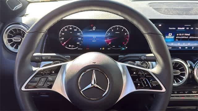 Certified 2025 Mercedes-Benz GLB 250 4MATIC image 18