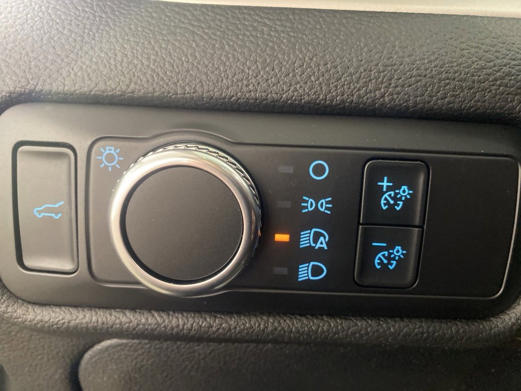 Used 2022 Ford Explorer XLT image 11