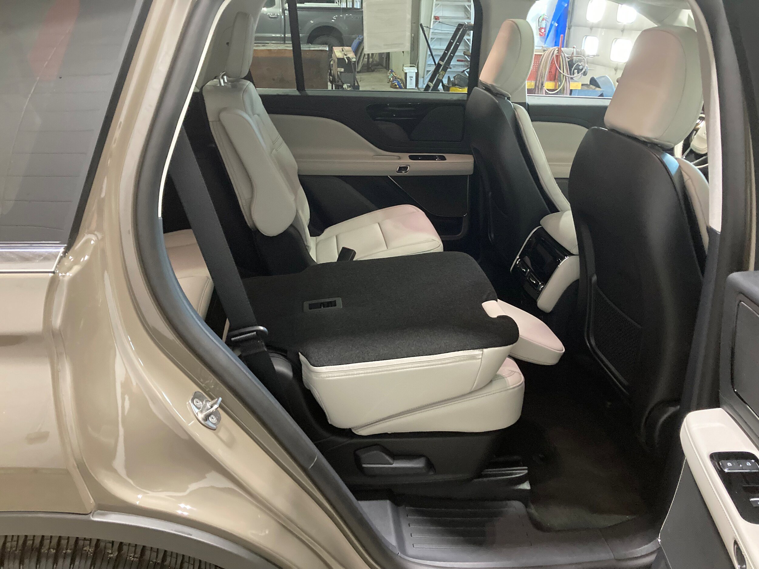 Used 2026 Lincoln Aviator AWD image 10