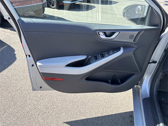 Used 2022 Hyundai Ioniq SE image 13