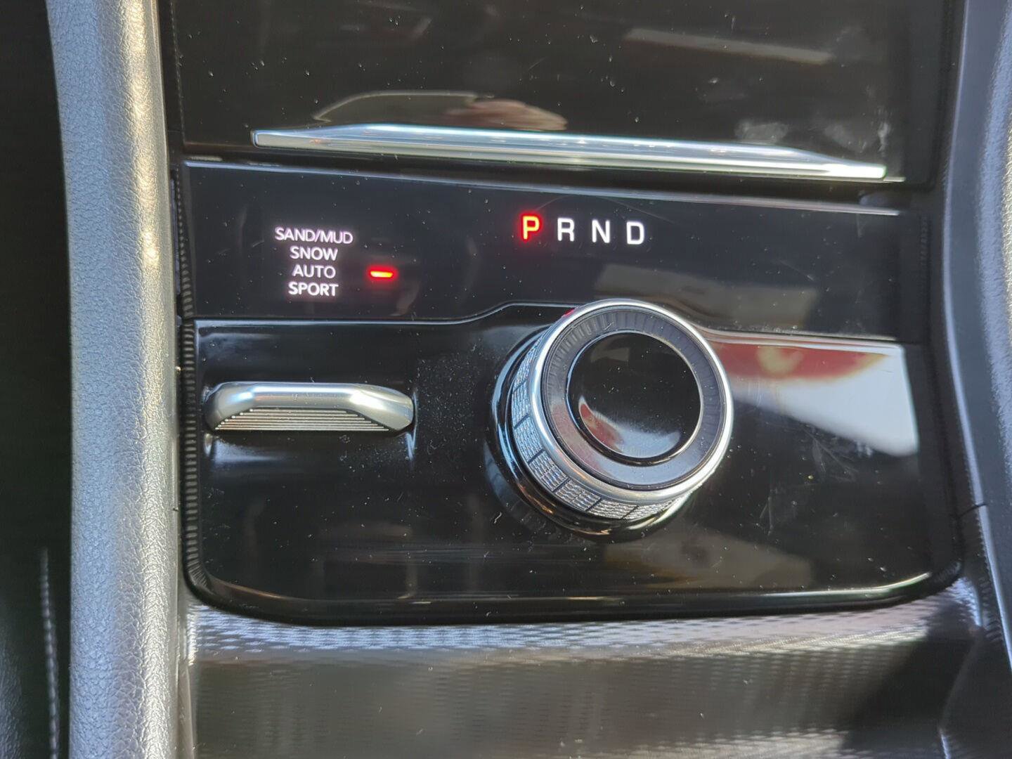 Used 2024 Jeep Grand Cherokee L Limited w/ Luxury Tech Group II image 32