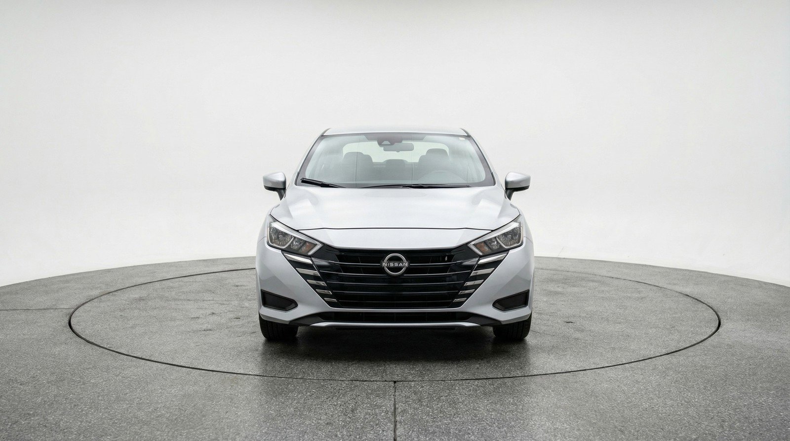 Used 2025 Nissan Versa SV image 2