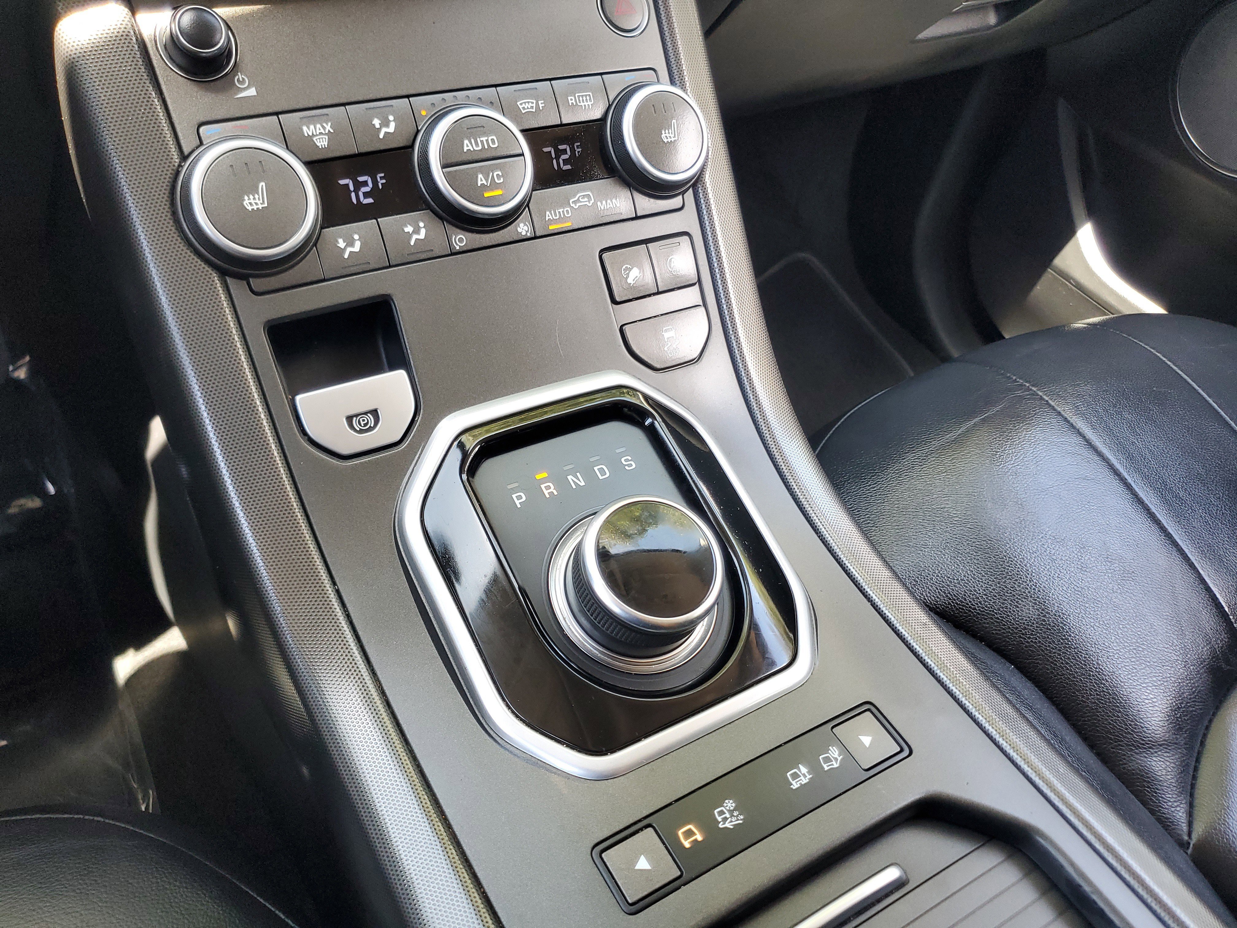 Used 2019 Land Rover Range Rover Evoque SE image 27