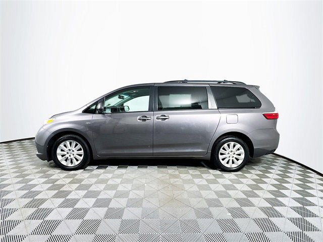 Used 2016 Toyota Sienna LE image 5