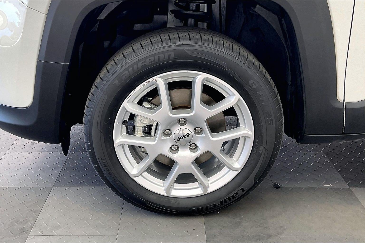 Used 2022 Jeep Renegade Latitude AWD/4WD image 7