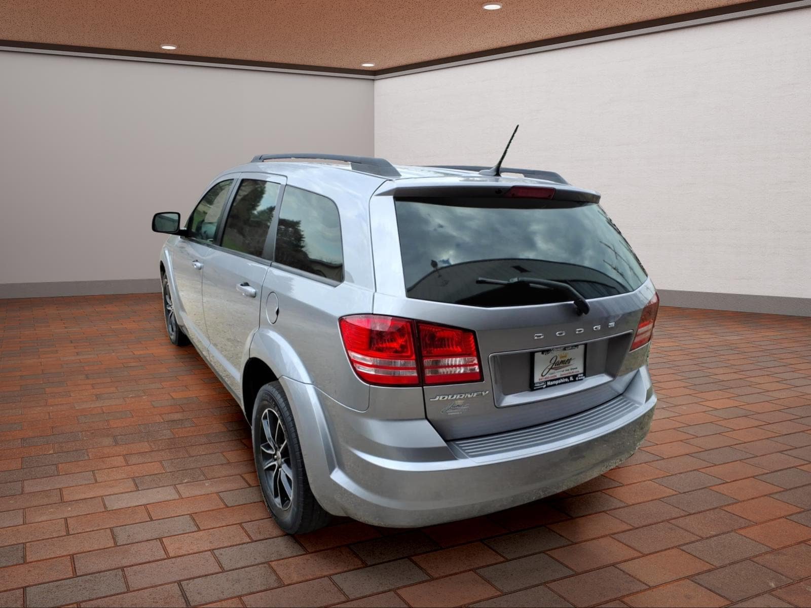 Used 2018 Dodge Journey SE w/ Blacktop Package FWD image 4