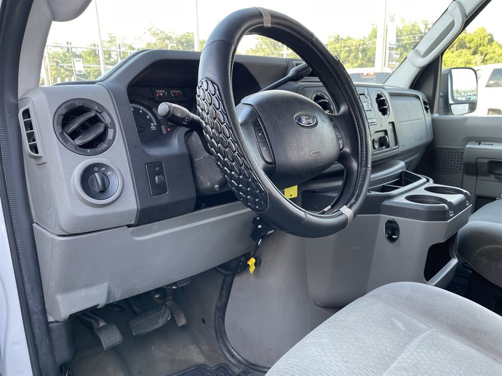 Used 2009 Ford E-350 and Econoline 350 XLT RWD image 15