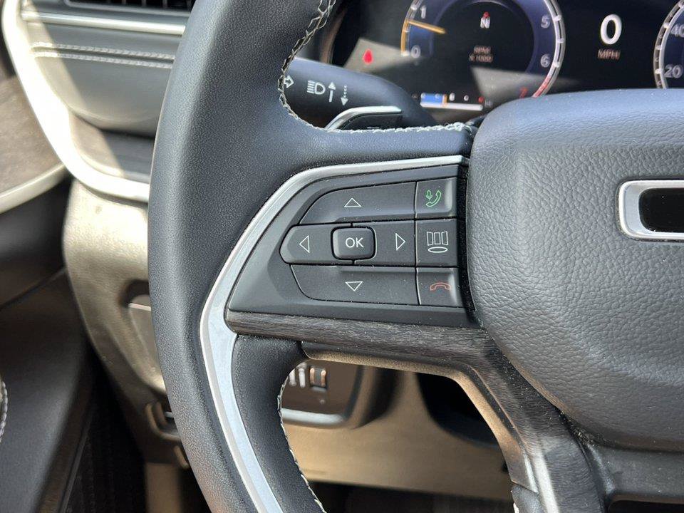 Used 2023 Jeep Grand Cherokee Limited AWD/4WD image 17