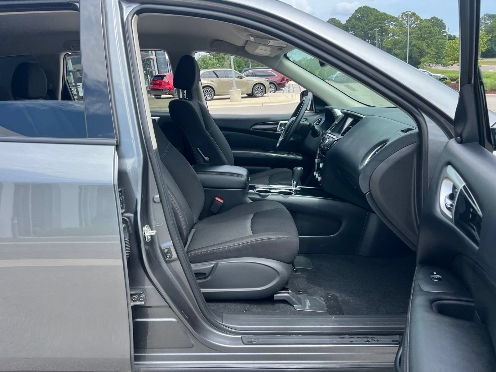 Used 2020 Nissan Pathfinder SV FWD image 34