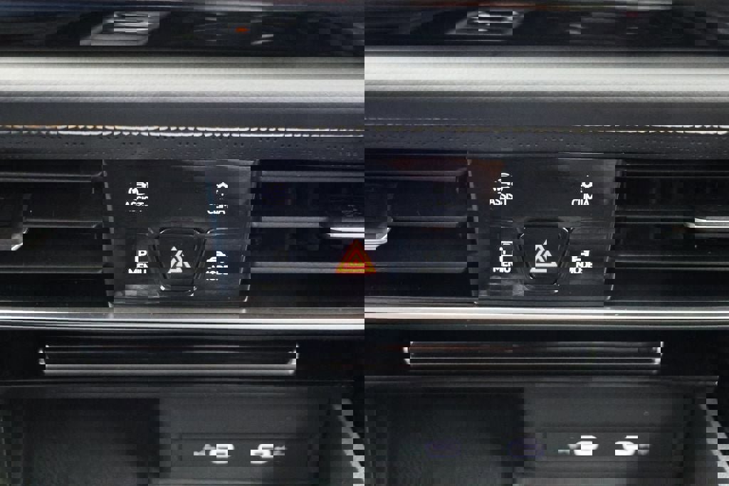 Used 2024 Volkswagen Atlas SE image 25