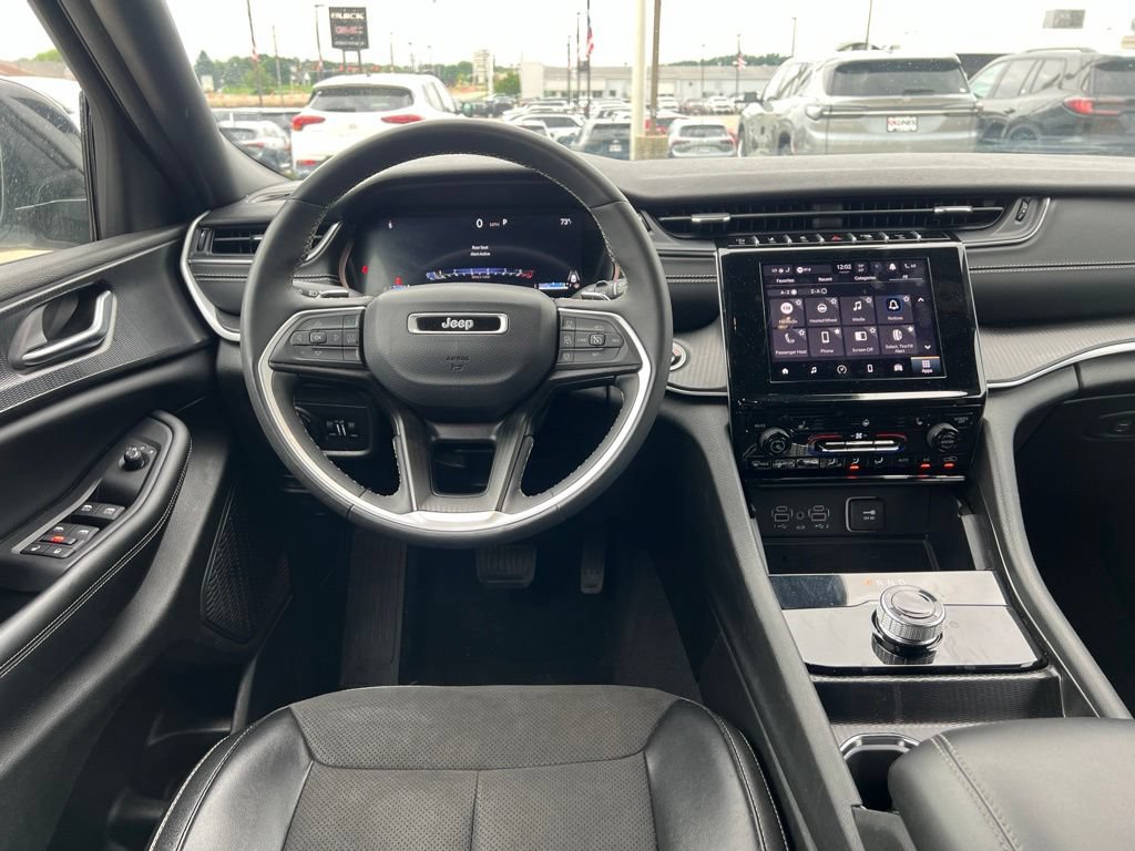 Used 2024 Jeep Grand Cherokee Altitude RWD image 32