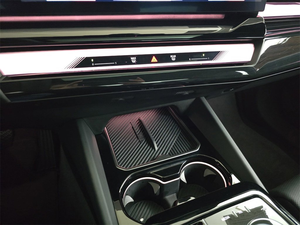 Used 2025 BMW i5 xDrive40 w/ Premium Package image 27