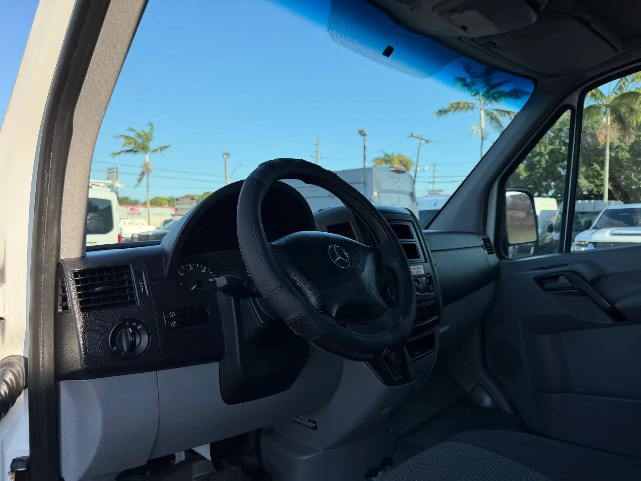 Used 2012 Mercedes-Benz Sprinter 2500 image 13