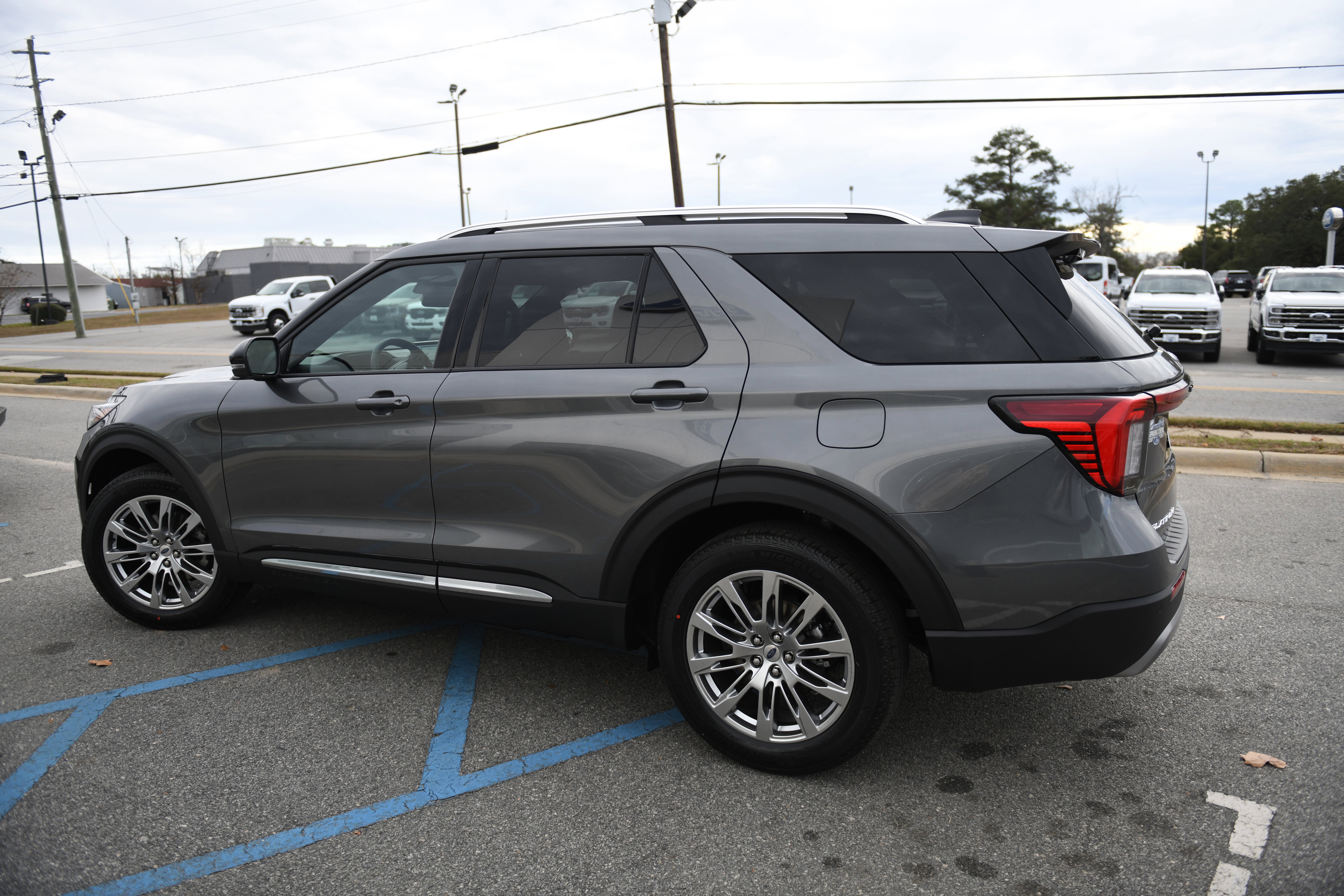 New 2026 Ford Explorer Platinum image 7