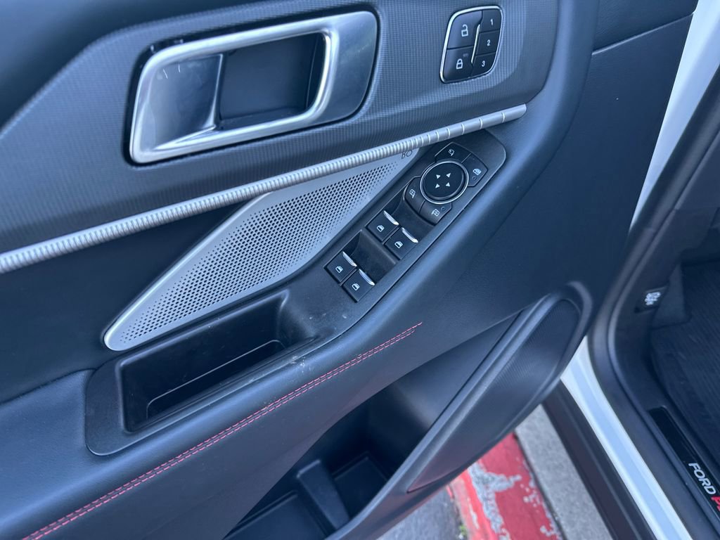 Used 2025 Ford Explorer ST AWD/4WD image 11