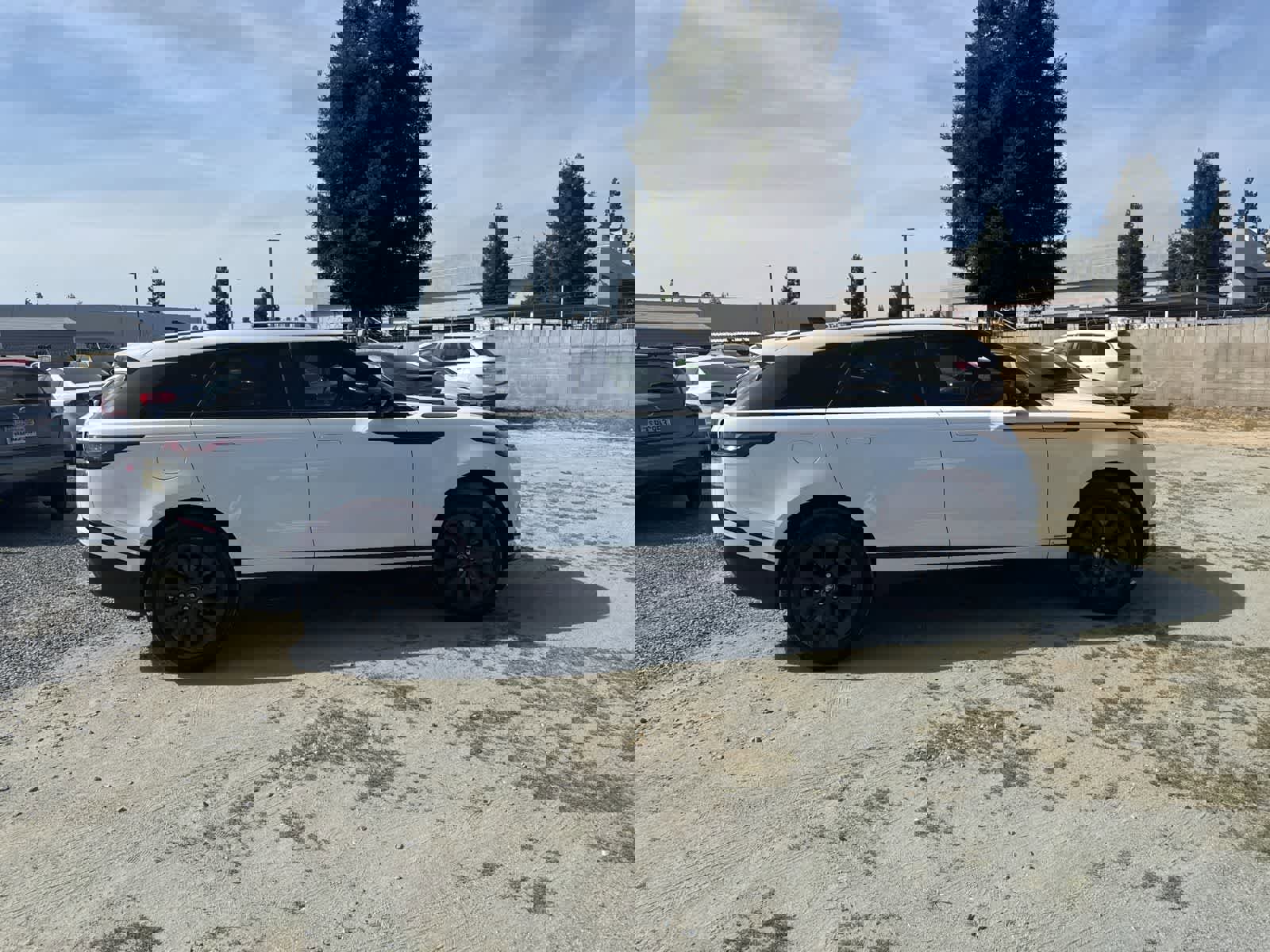 Used 2018 Land Rover Range Rover Velar R-Dynamic SE image 4