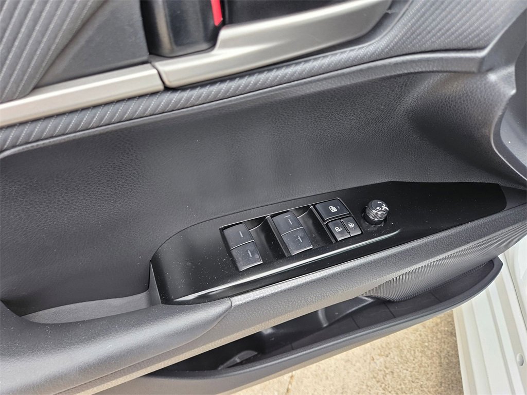 Used 2025 Toyota Camry SE image 15