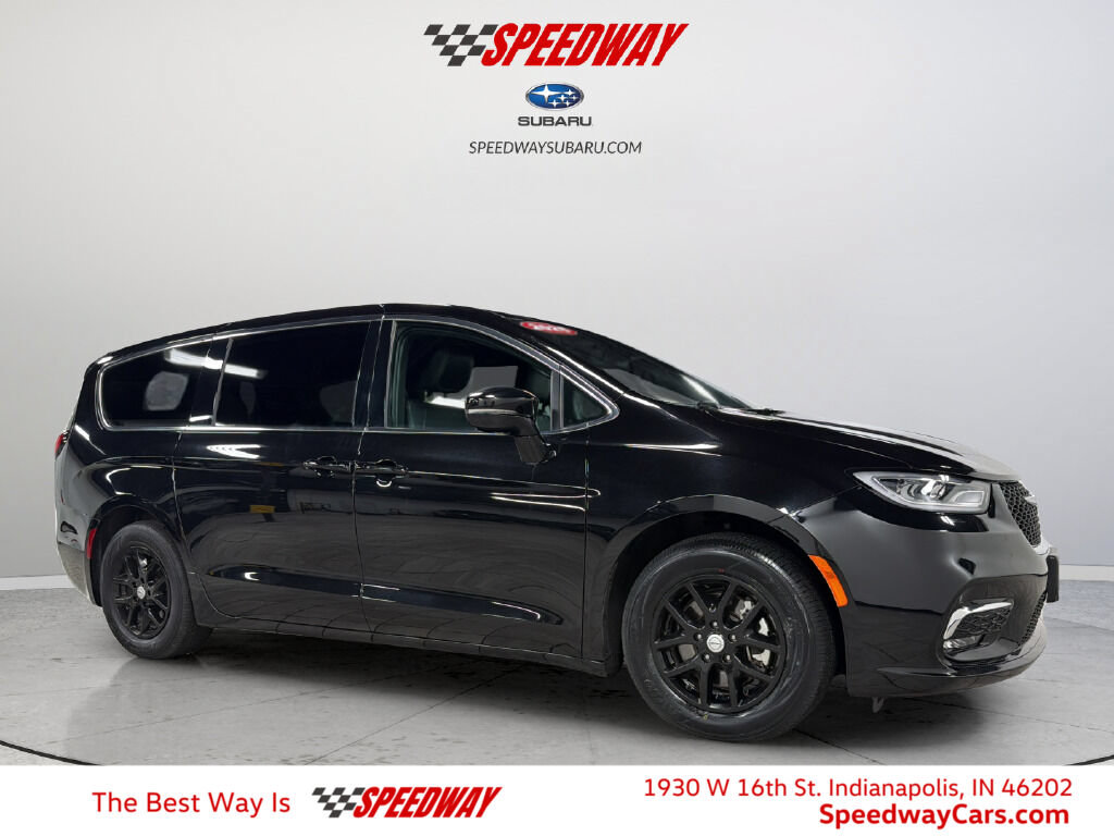 Used 2025 Chrysler Pacifica Select