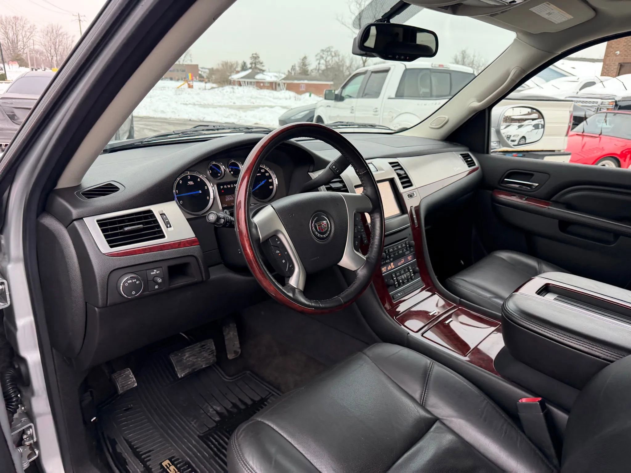 Used 2012 Cadillac Escalade Luxury image 10