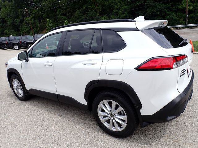 Certified 2024 Toyota Corolla Cross LE w/ Moonroof Package AWD/4WD image 8