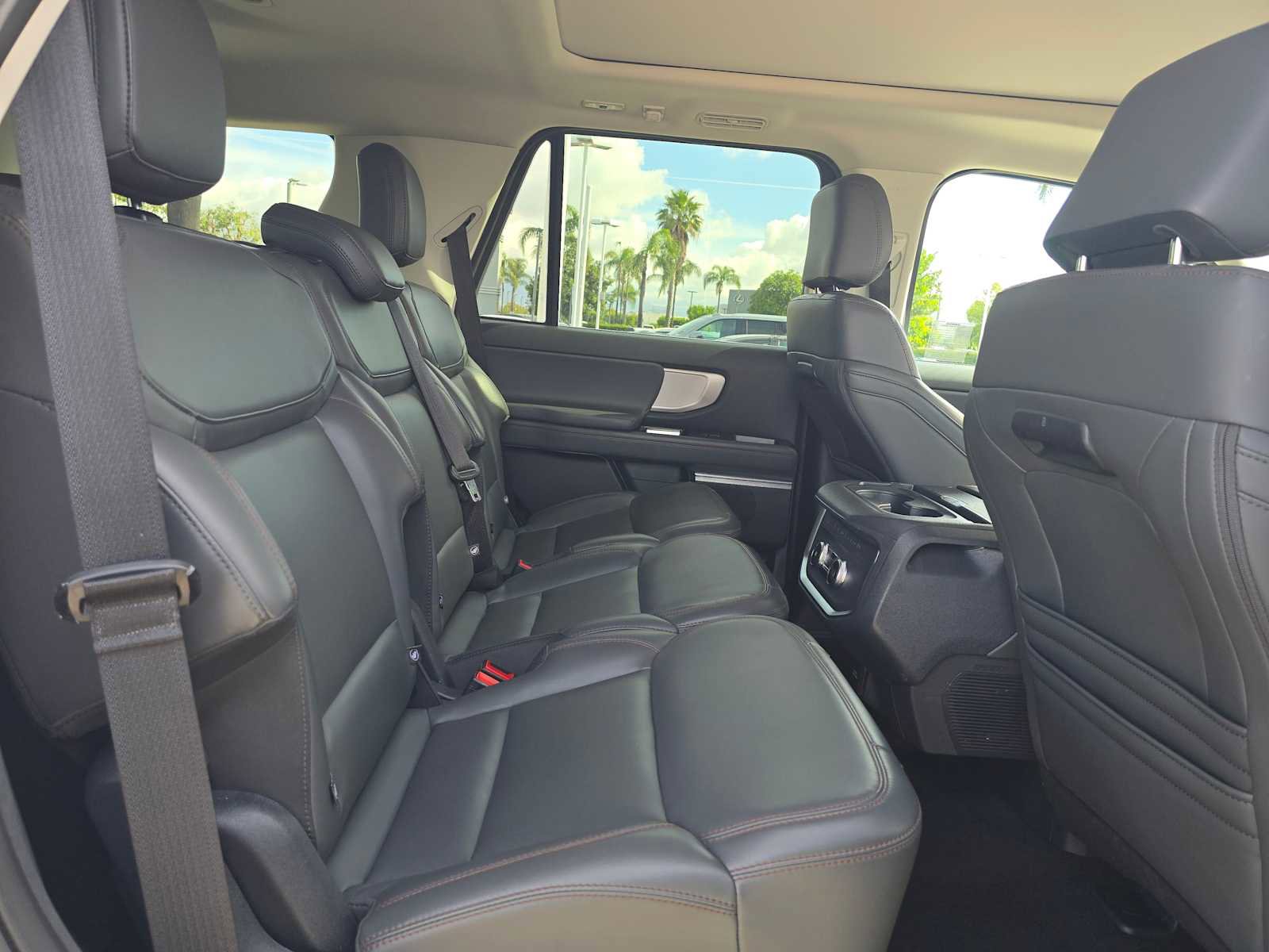 Used 2025 Ford Expedition Active AWD/4WD image 12