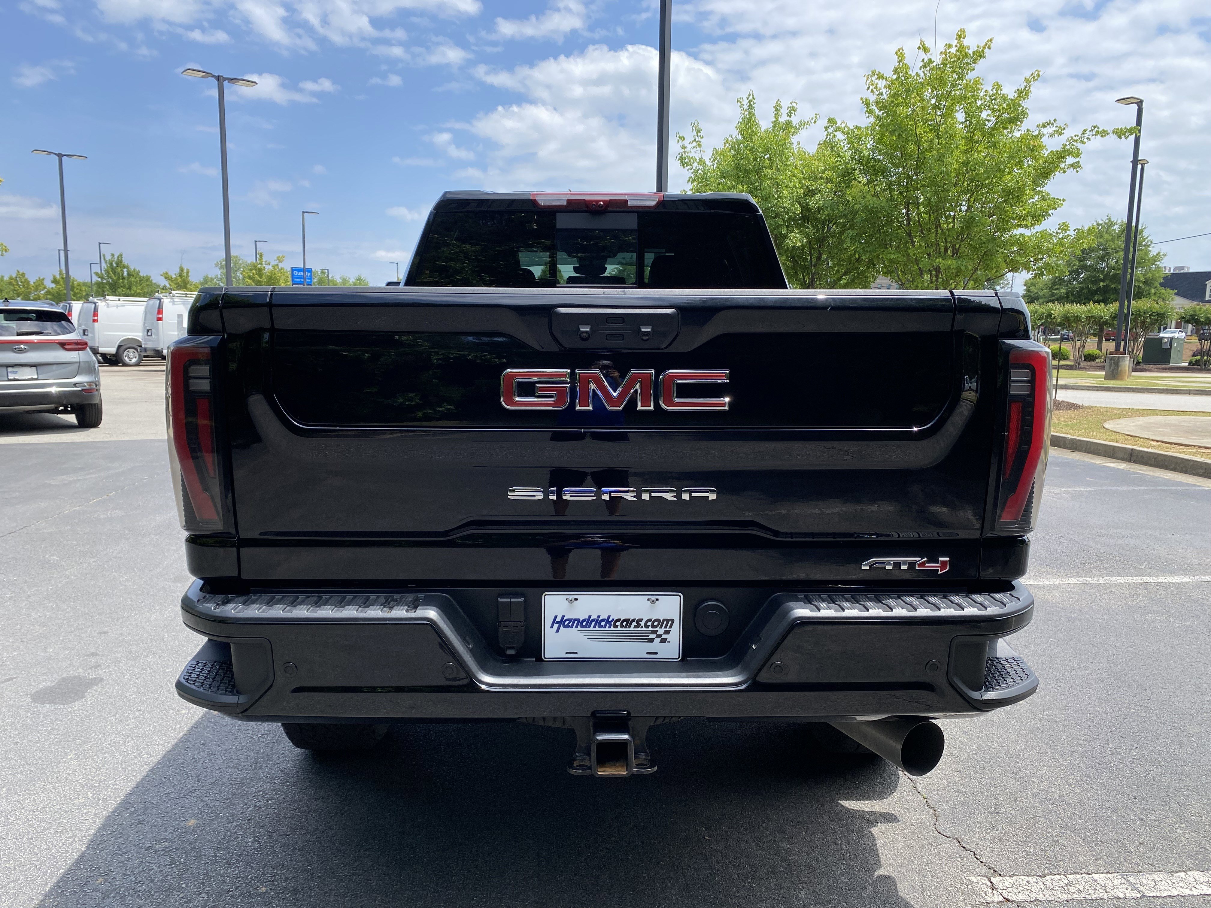 Used 2025 GMC Sierra 2500 AT4 w/ AT4 Premium Plus Package AWD/4WD image 8