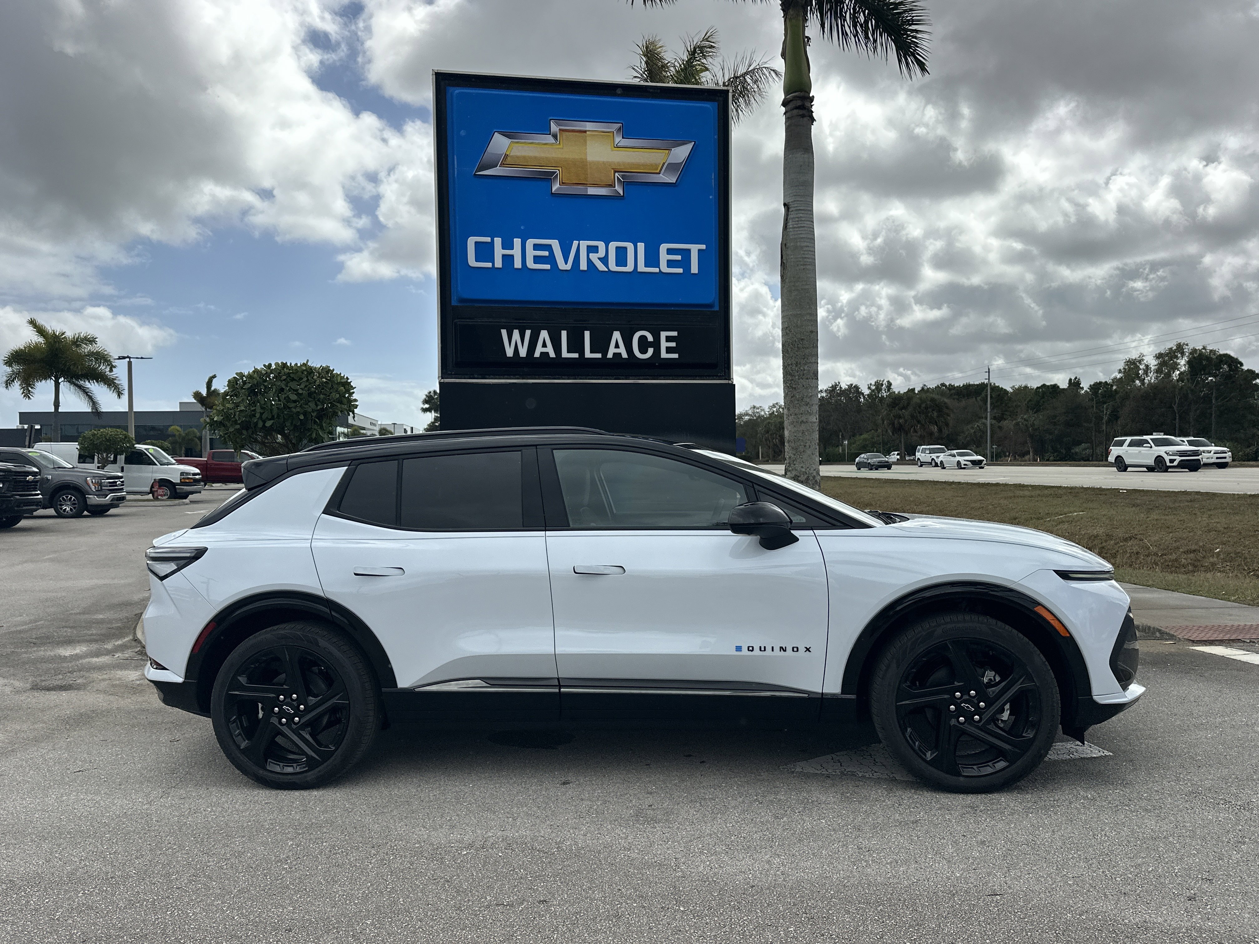 New 2026 Chevrolet Equinox EV RS image 5