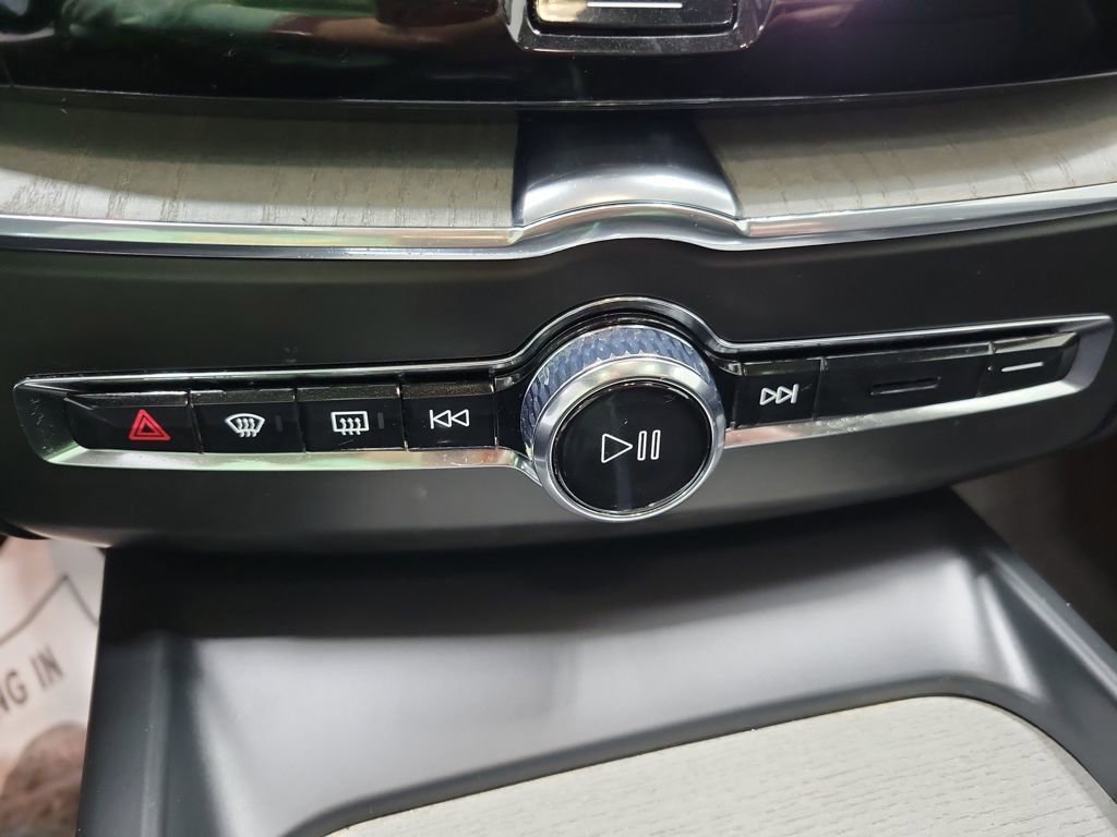 Used 2025 Volvo XC60 B5 Plus image 33