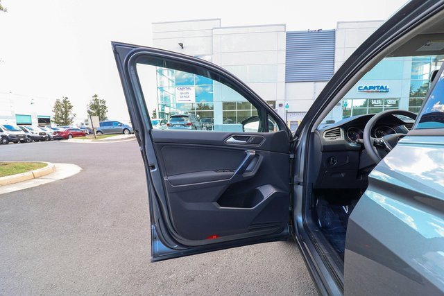 Used 2021 Volkswagen Tiguan S image 33