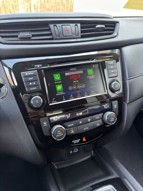 Used 2018 Nissan Rogue SV w/ Premium Package image 12