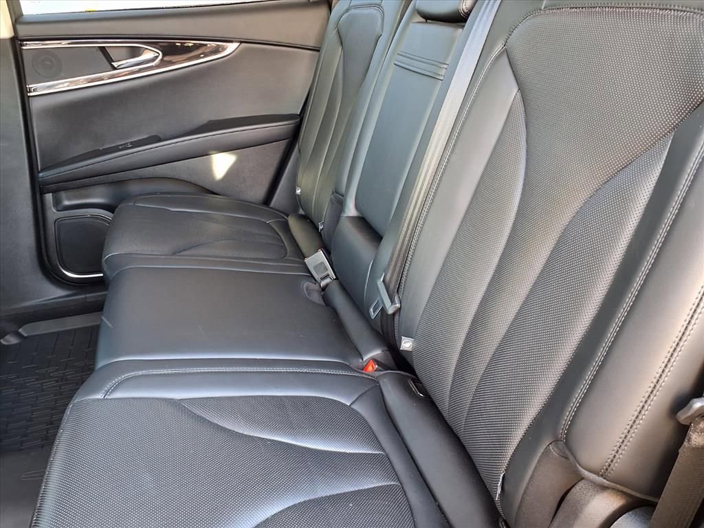 Used 2023 Lincoln Nautilus Reserve image 7