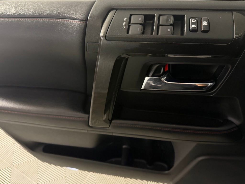 Used 2021 Toyota 4Runner Venture w/ Moonroof Package AWD/4WD image 21