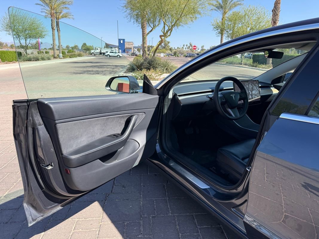 Used 2019 Tesla Model 3 Standard Range image 7
