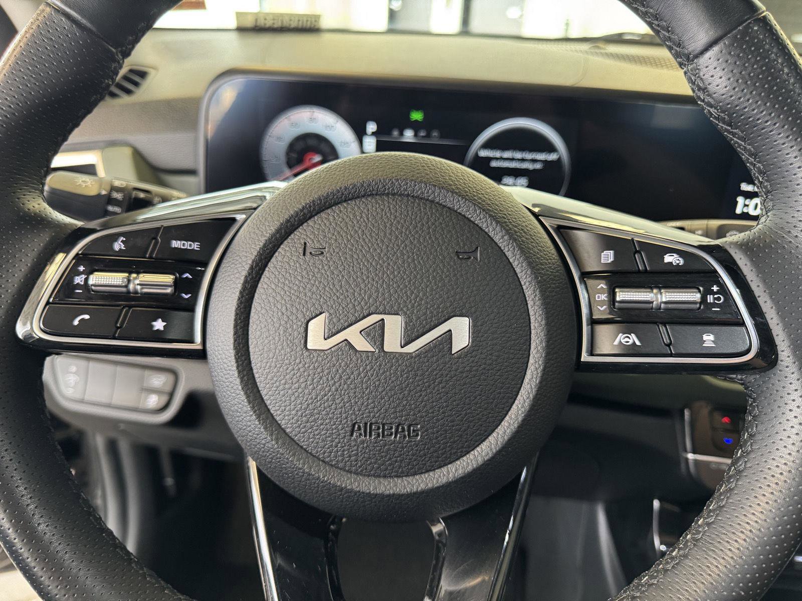 Used 2024 Kia Seltos SX w/ SX Sunroof Package image 10