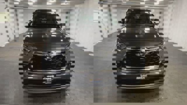 Used 2024 Toyota Highlander Platinum image 3